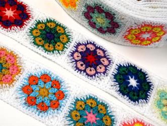 1 m Borte "Granny Square weiß" 48 mm br. 