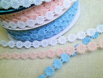 1 m aufbügelbare Blümchen-Girlande 10 mm br. 