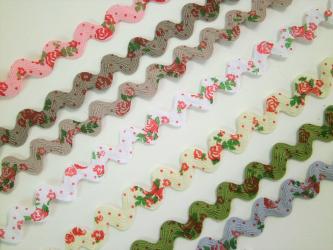 1 m bedruckte Zackenlitze "Rosen M" 12 mm br. Blumen rosa