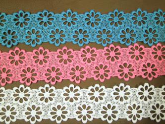 1 m französische Gipürespitze  "Blume"   40 mm br. 