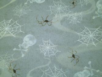 0,1 m Baumwoll-Druckstoff  "Hocus Pocus - Spinnnen und Schädel"  110 cm br. 