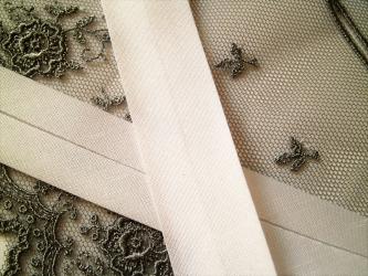 1 m Schrägband "Luxus" off-white Seide 20 mm vorgefalzt 