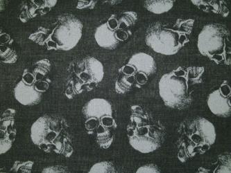 0,1 m Baumwolldruck "Fear Factory - Kleine Totenschädel " 110 cm br. 