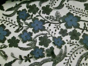 0,1 m bestickter Tüll  132 cm Breite 