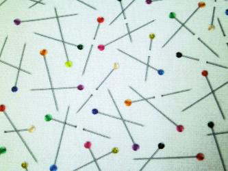 0,1 m Druckstoff  "Love of Quilting - Stecknadeln" ca. 110 cm br. 