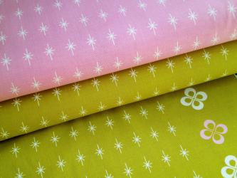 0,1 m Baumwoll-Druckstoff  "Mustang II"  115 cm br. Stern Blume Siebdruck 