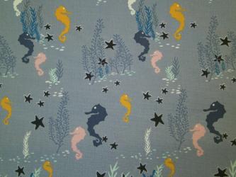 0,1 m Druckstoff  "Enchanted Voyage - Seepferdchen" ca. 114 cm br. 