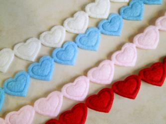 1 m aufbügelbare Herzchen-Girlande 15 mm br. 