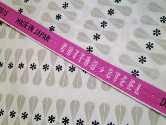 0,1 m Baumwoll-Druckstoff "Black and white"  110 cm br. Bordüre 