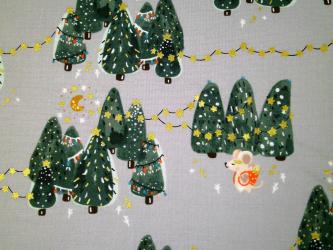 0,1 m Baumwoll-Druckstoff  "Vor Weihnachten: Mäuse mit Weihnachtsbaum "  110 cm br. 