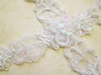 1 m bestickte Organzabordüre "White Blossom" 50 mm br. Rocailleperlen 