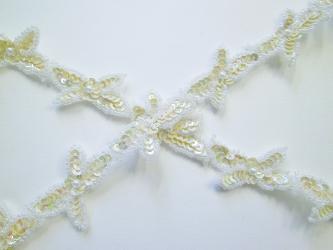 1m Perlenborte "Schleifchen" ca. 30 mm br. 