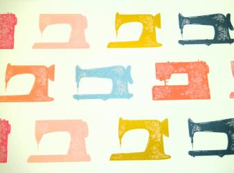 0,1 m Druckstoff  "Nähverrückt - Nähmaschine" ca. 110 cm br.  Art Gallery 