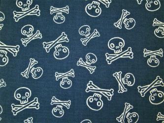 0,1 m Baumwoll-Druckstoff  "Kraken und Piraten - Totenkopf"  110 cm br. 