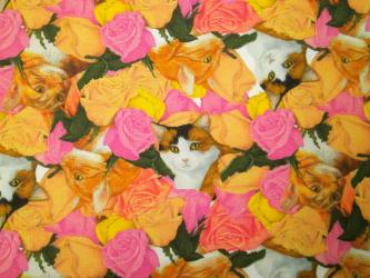 0,1m Baumwolldruck "Whiskers Among Petals - Katzen und Rosen" ca. 110 cm br. 