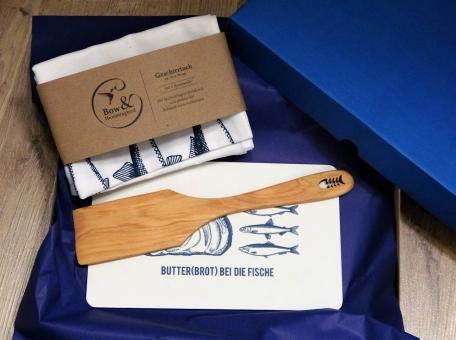 Geschenkset "Butter bei die Fische" 1 Geschirrtuch Baumwolle + 1 Frühstücksbrettchen + 1 Pfannenwender 
