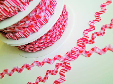 1 m bedruckte Zackenlitze "Pink Mix" 13 mm br. Herzen Streifen Punkte 